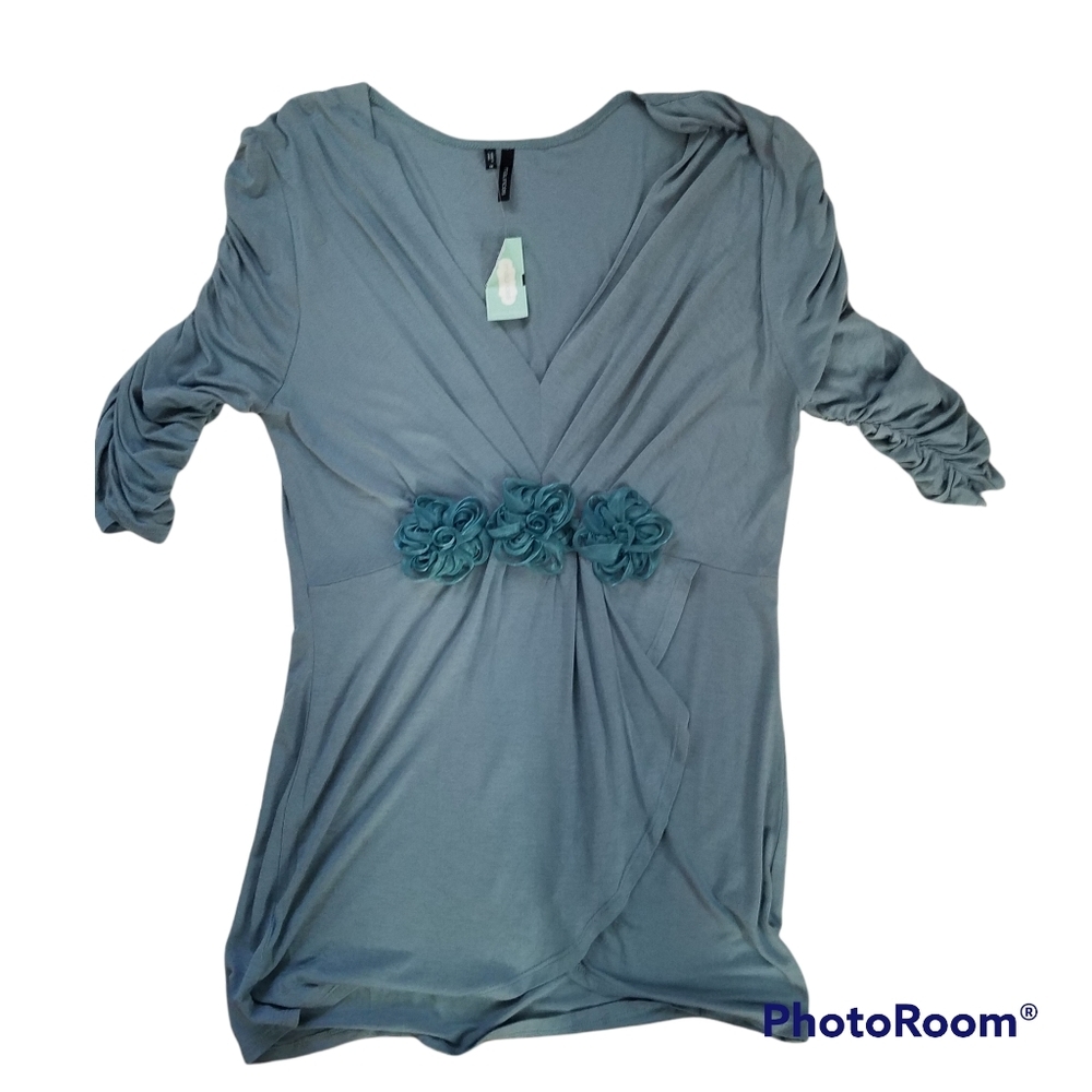 Maurices Beautiful V-Neck‎ Blouse with Floral Detail Ruched Sleeves Medium NWT